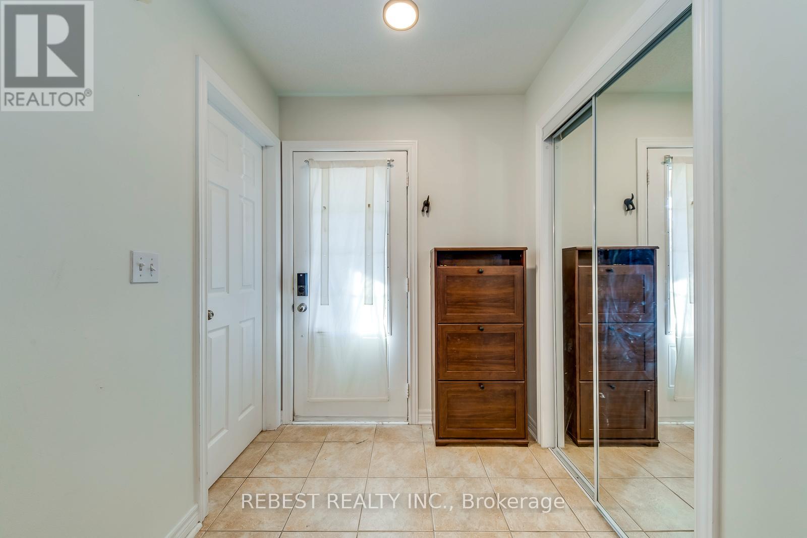 67 Golden Iris Crescent, Hamilton, Ontario  L8B 0R6 - Photo 4 - X12951484