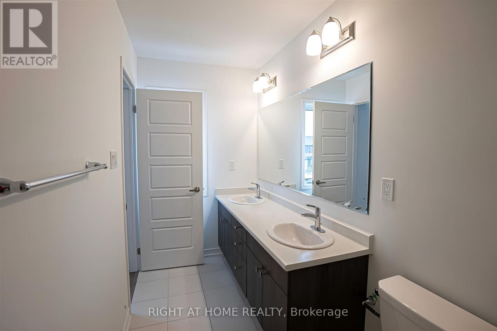 65 Forestwalk Street, Kitchener, Ontario  N2R 0S3 - Photo 12 - X12951518