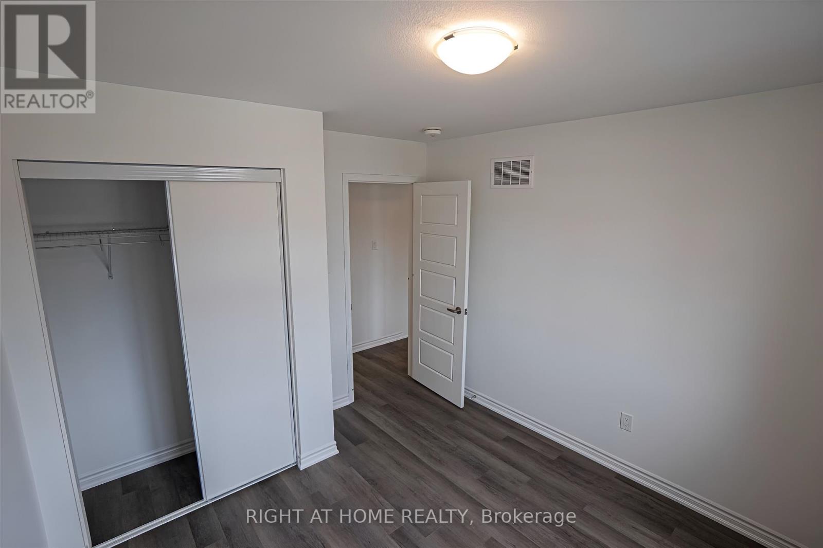 65 Forestwalk Street, Kitchener, Ontario  N2R 0S3 - Photo 13 - X12951518