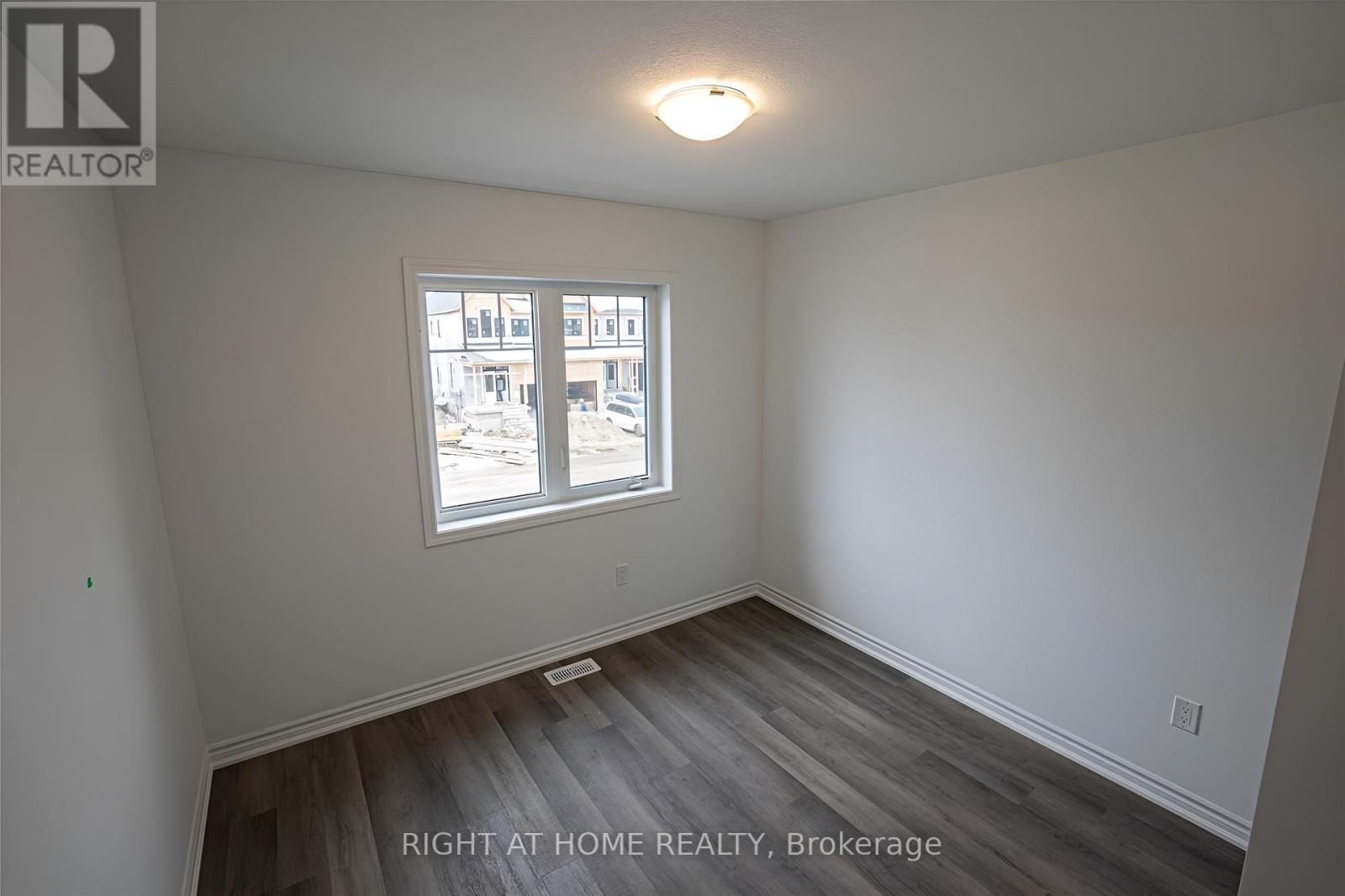 65 Forestwalk Street, Kitchener, Ontario  N2R 0S3 - Photo 15 - X12951518