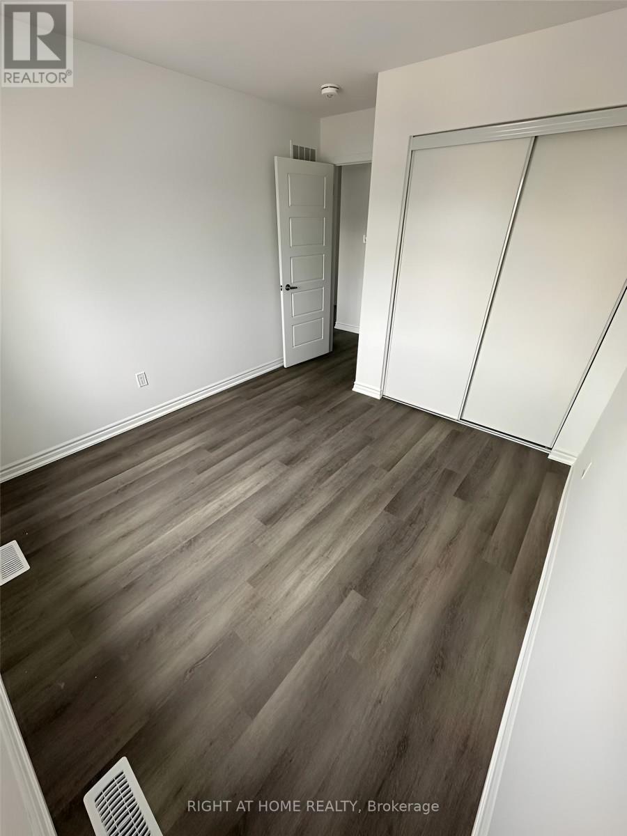 65 Forestwalk Street, Kitchener, Ontario  N2R 0S3 - Photo 16 - X12951518