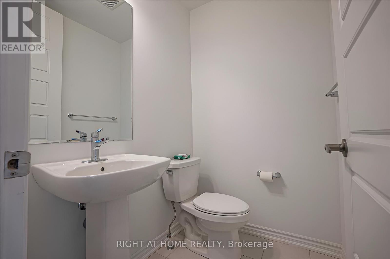 65 Forestwalk Street, Kitchener, Ontario  N2R 0S3 - Photo 6 - X12951518