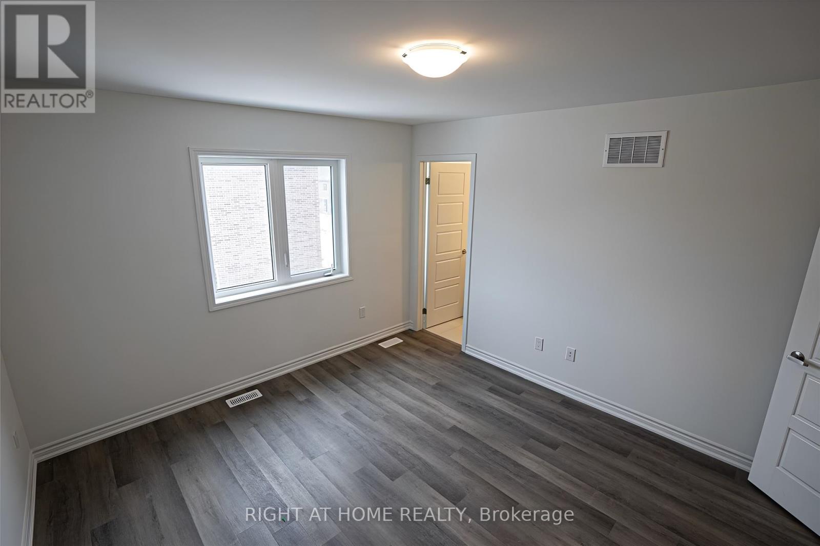 65 Forestwalk Street, Kitchener, Ontario  N2R 0S3 - Photo 8 - X12951518