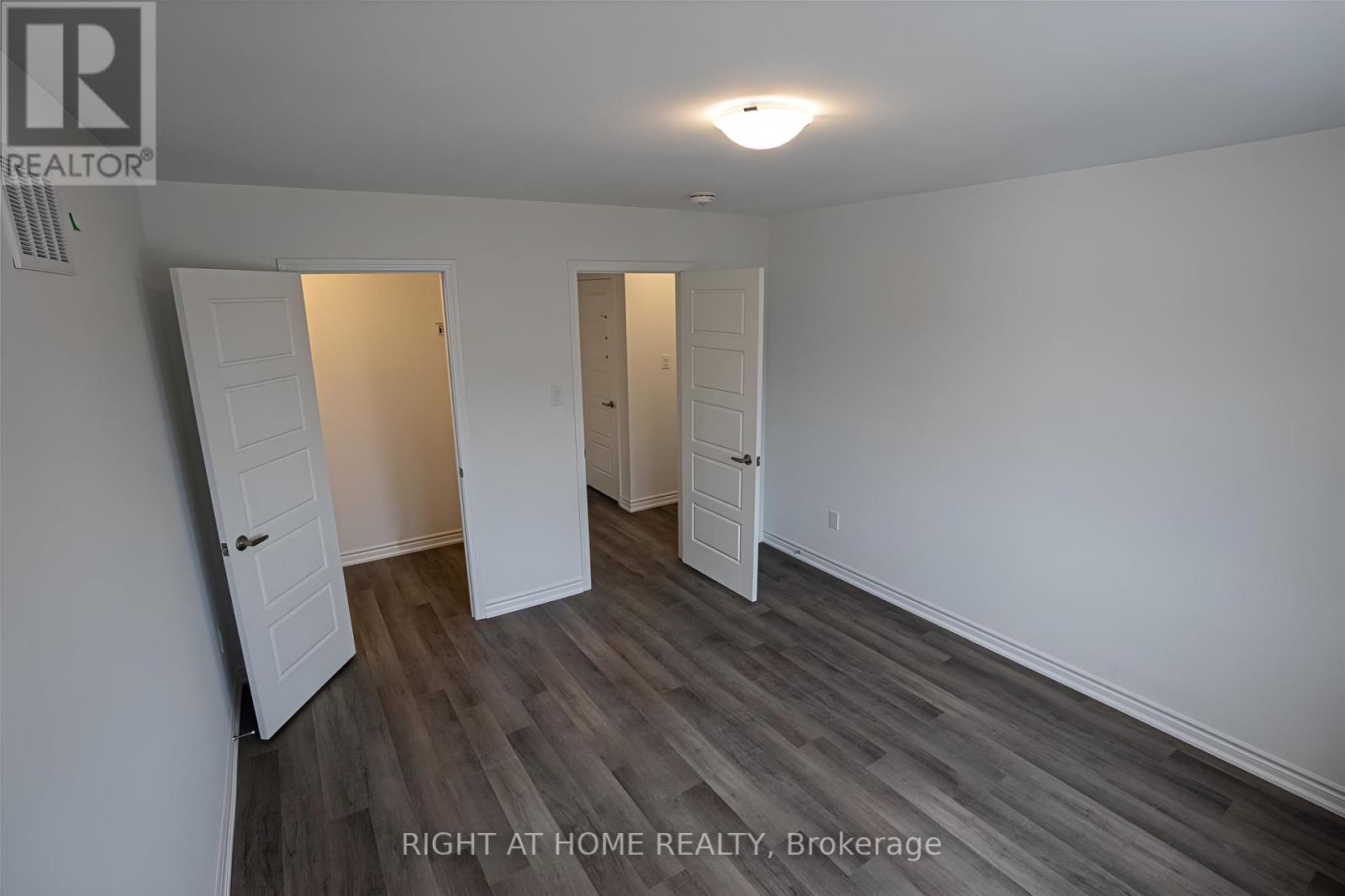 65 Forestwalk Street, Kitchener, Ontario  N2R 0S3 - Photo 9 - X12951518