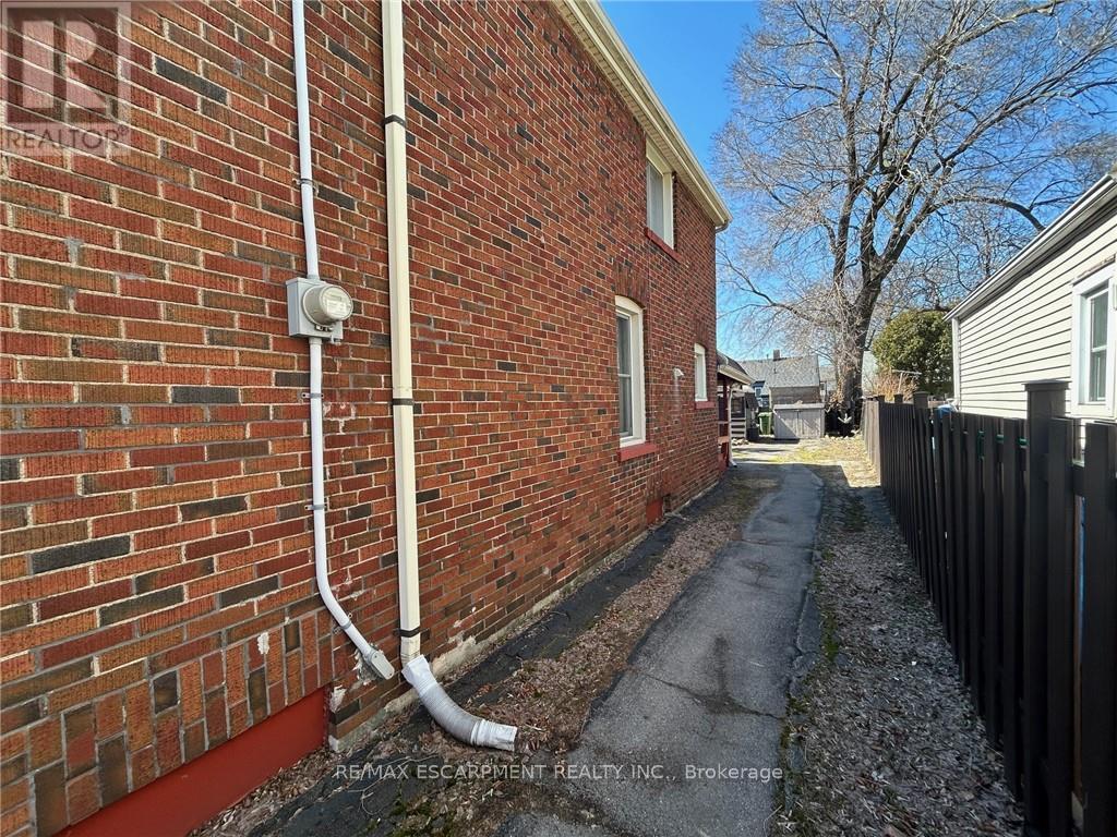 72 East 32nd Street, Hamilton, Ontario  L8V 3R9 - Photo 4 - X12951624