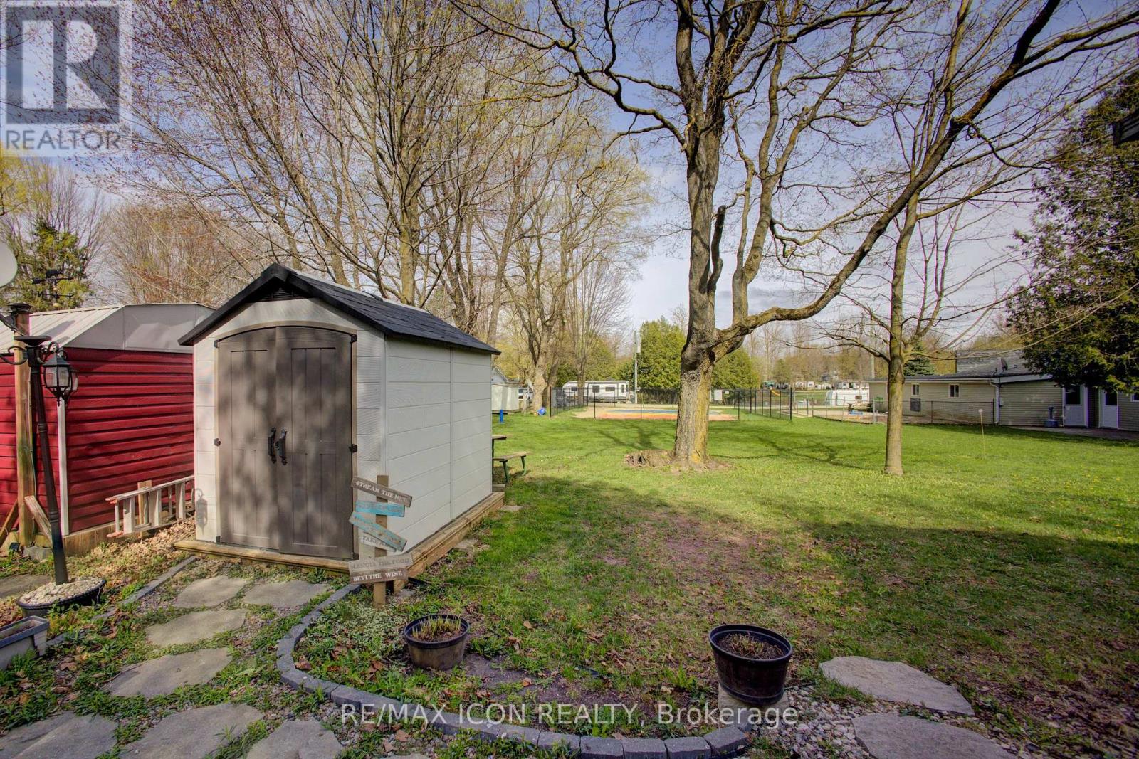 8 Maple, Wellington North, Ontario  N0G 2L0 - Photo 7 - X12951746