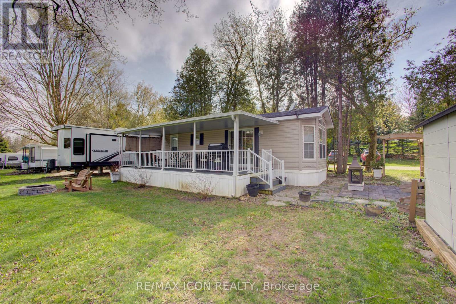 8 Maple, Wellington North, Ontario  N0G 2L0 - Photo 8 - X12951746