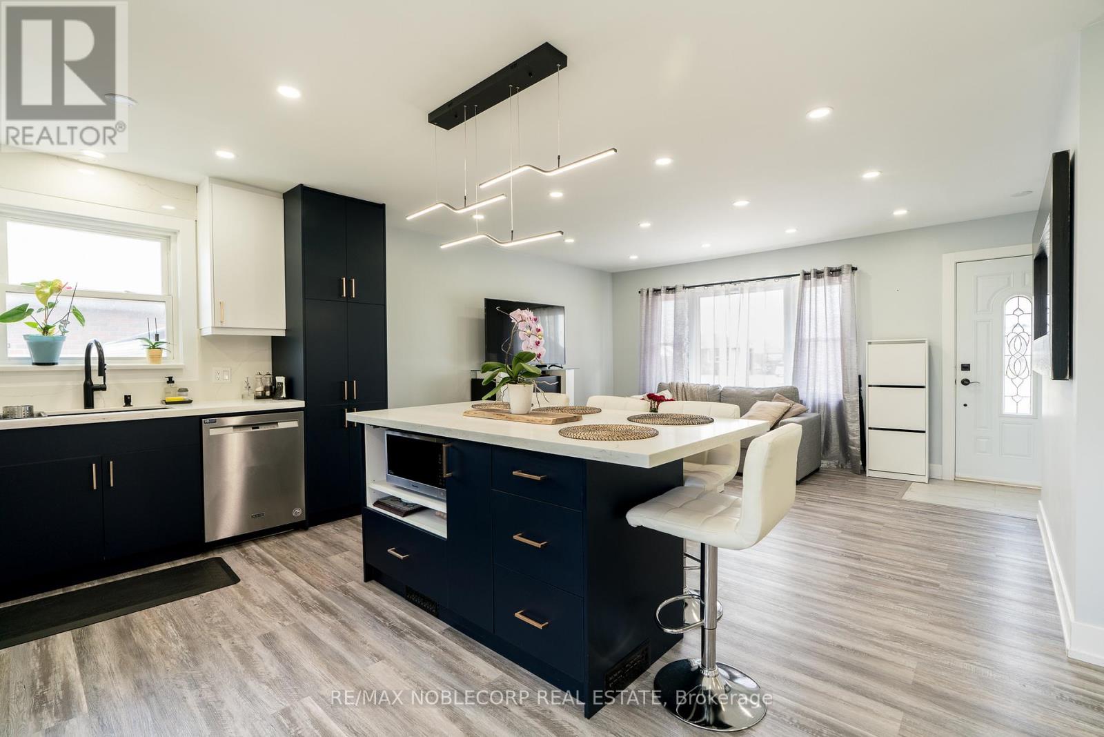 359 Bunting Drive, St. Catharines, Ontario  L2M 3Y5 - Photo 3 - X12951762