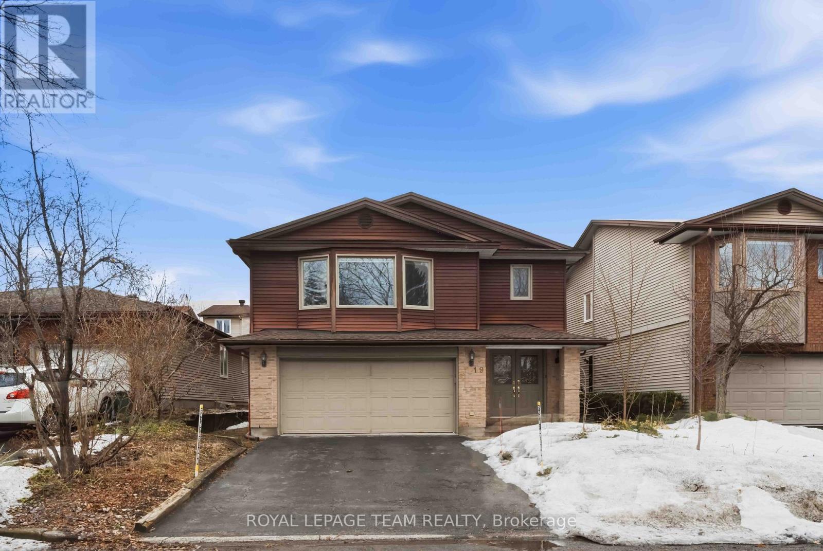 19 Hackett Street, Ottawa, Ontario  K1V 0P9 - Photo 1 - X12951782