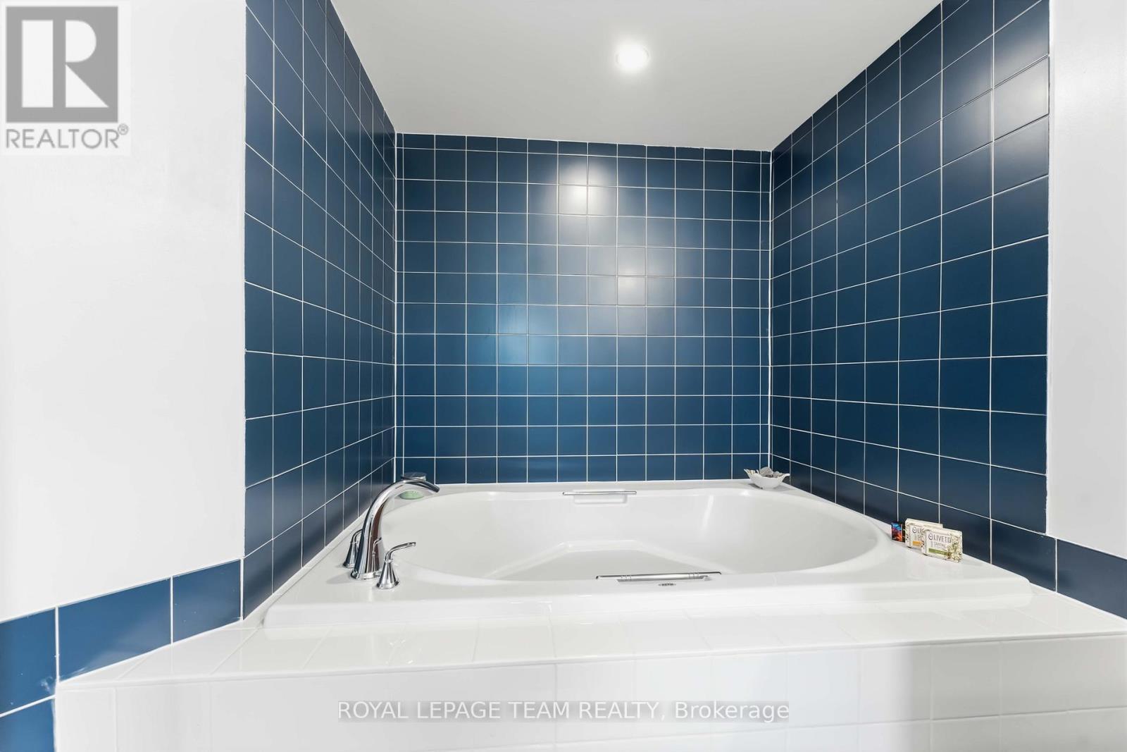 19 Hackett Street, Ottawa, Ontario  K1V 0P9 - Photo 32 - X12951782