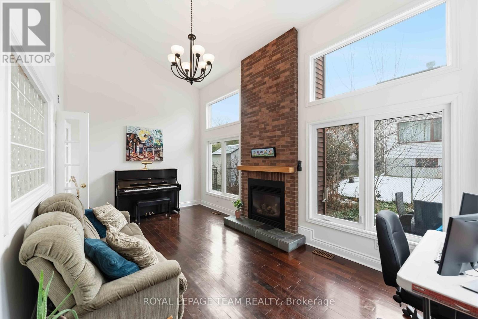 19 Hackett Street, Ottawa, Ontario  K1V 0P9 - Photo 4 - X12951782