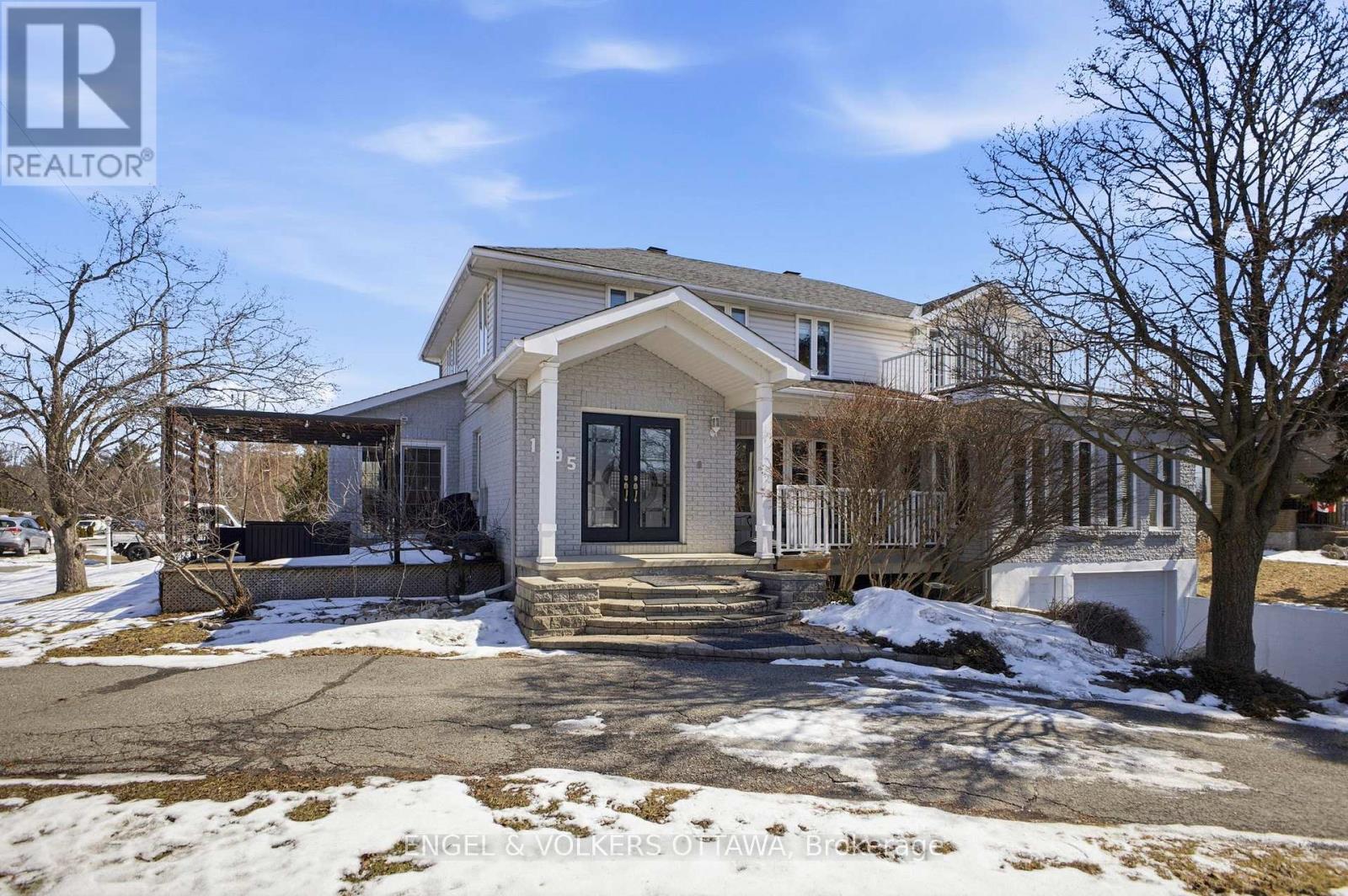 1495 Belcourt Boulevard, Ottawa, Ontario  K1C 1M3 - Photo 2 - X12951818