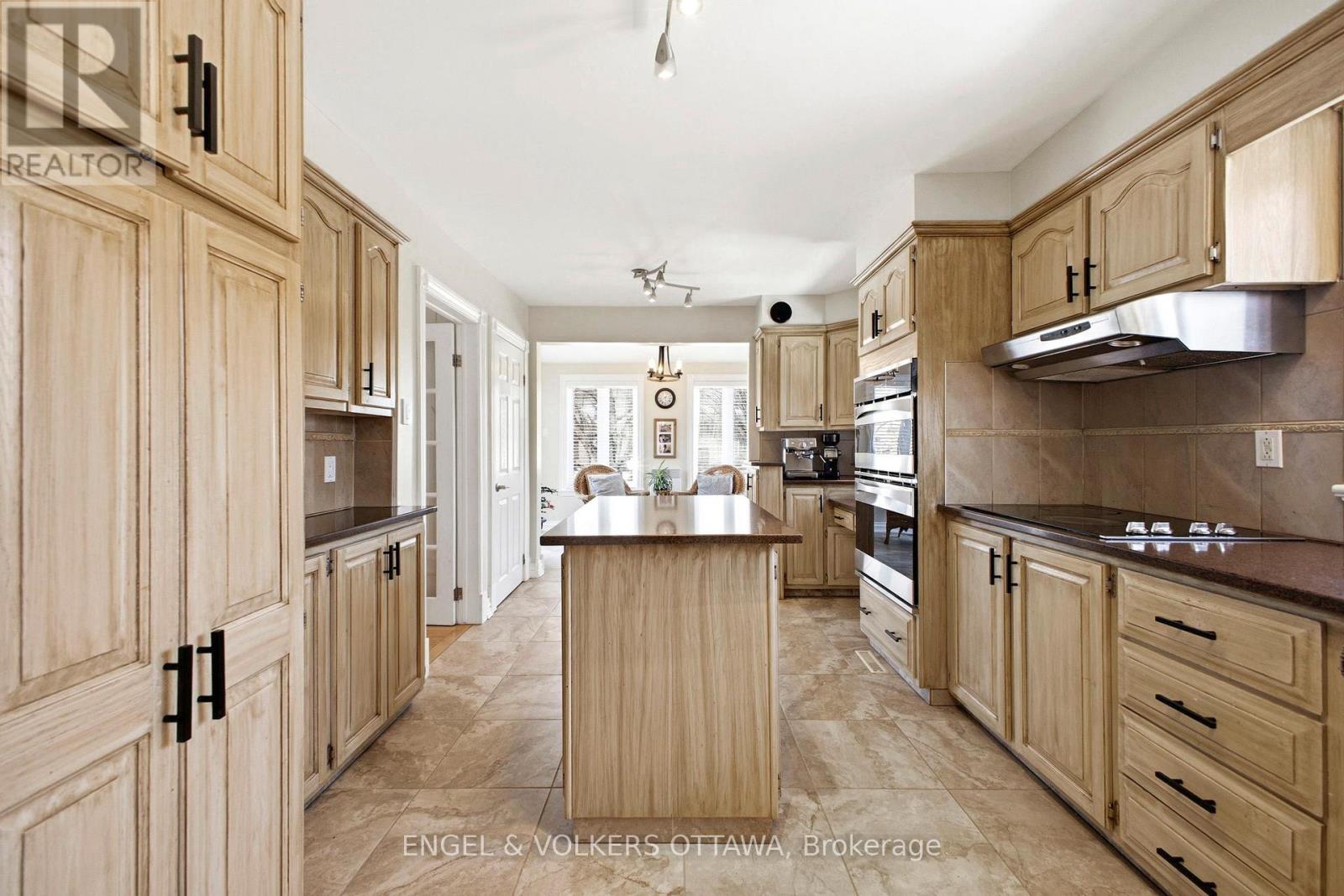 1495 Belcourt Boulevard, Ottawa, Ontario  K1C 1M3 - Photo 8 - X12951818