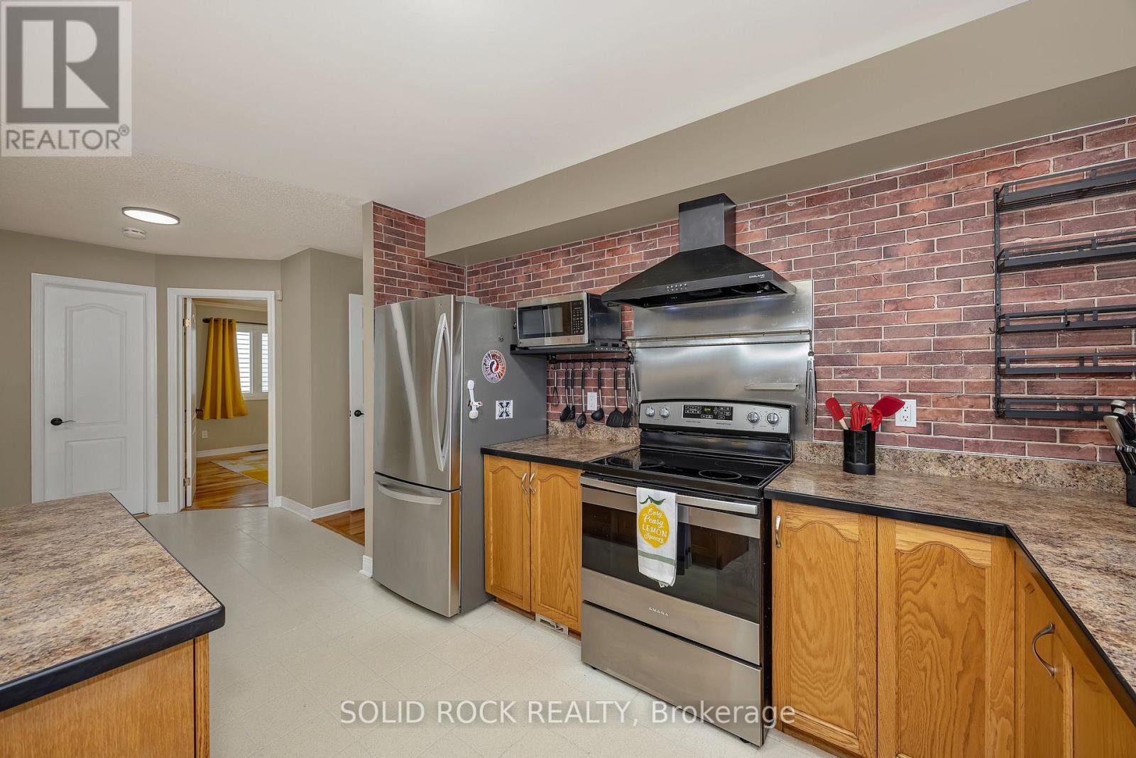 2 Newborough Crescent, Ottawa, Ontario  K2G 6A2 - Photo 10 - X12951852