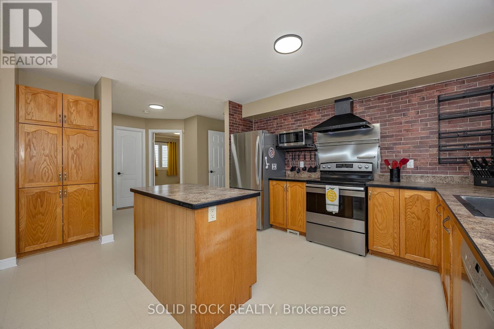 2 Newborough Crescent, Ottawa, Ontario  K2G 6A2 - Photo 11 - X12951852