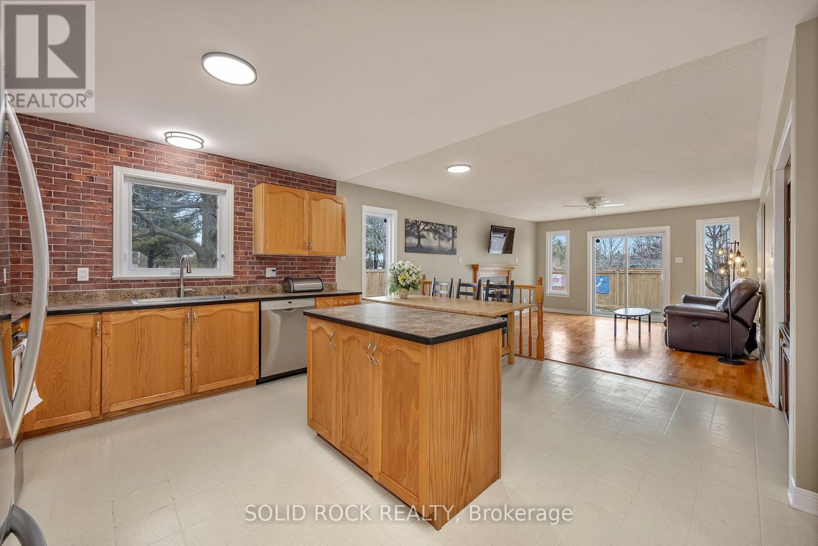 2 Newborough Crescent, Ottawa, Ontario  K2G 6A2 - Photo 12 - X12951852