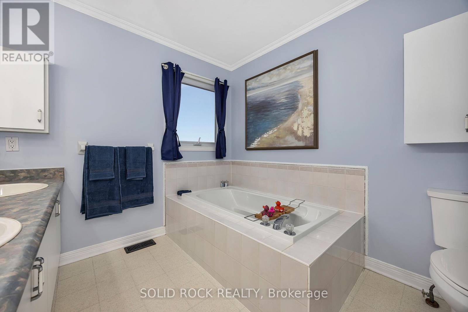 2 Newborough Crescent, Ottawa, Ontario  K2G 6A2 - Photo 18 - X12951852