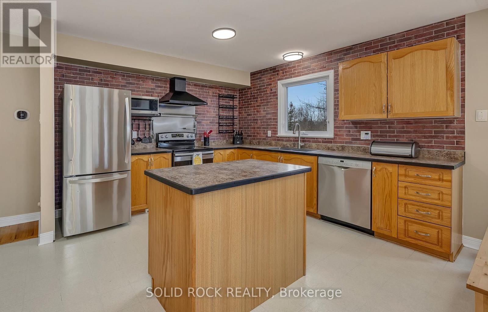 2 Newborough Crescent, Ottawa, Ontario  K2G 6A2 - Photo 9 - X12951852