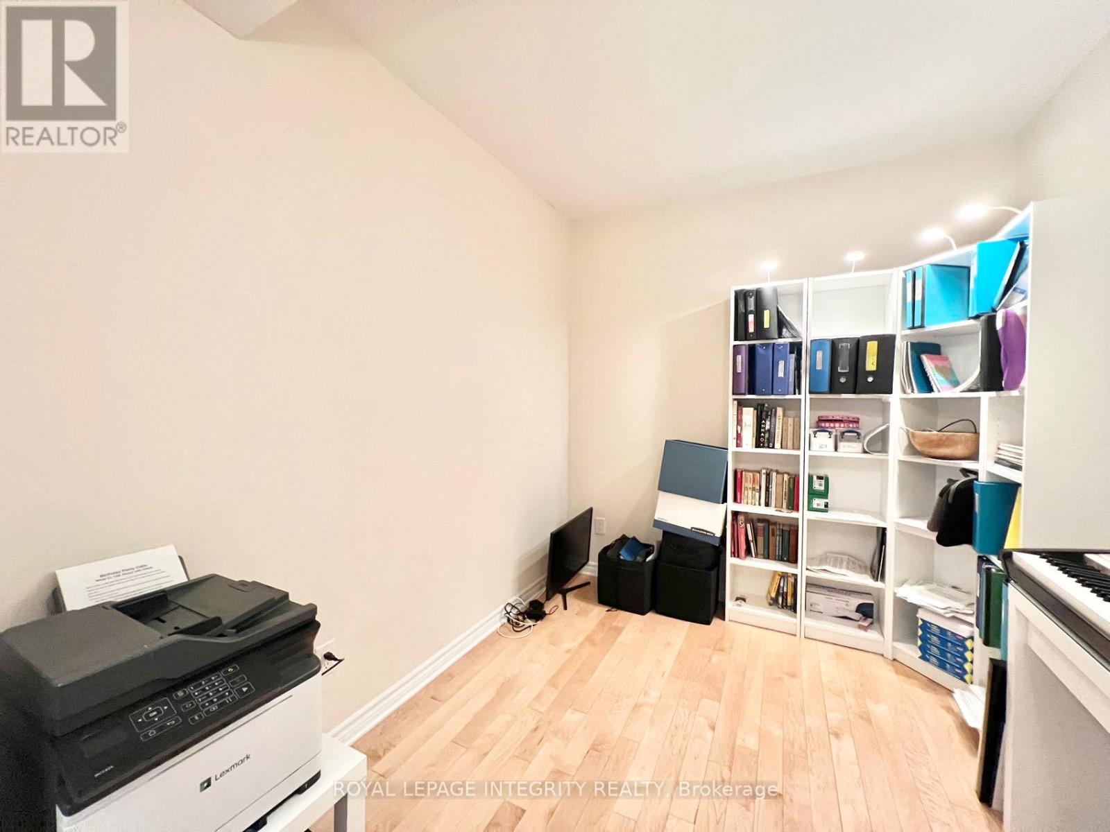 101 - 160 Guelph Private, Ottawa, Ontario  K2T 0J4 - Photo 2 - X12951912