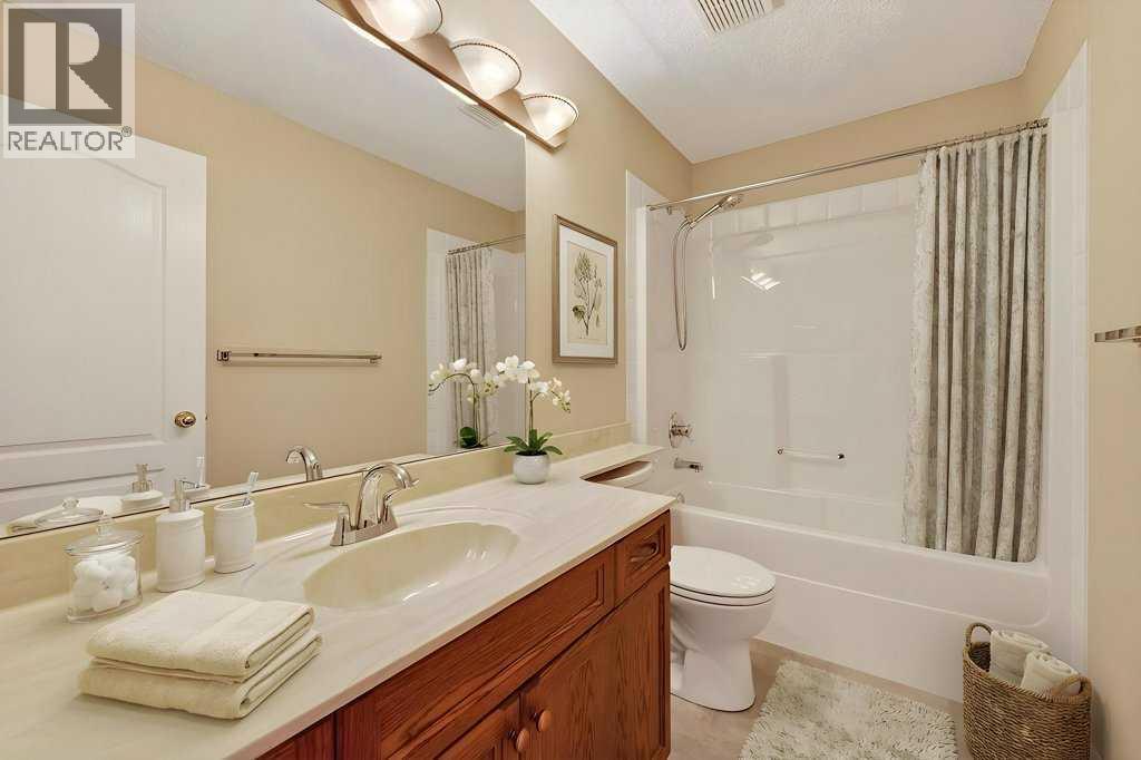 137 Simcrest Heights SW, Calgary, Alberta  T3H 4K2 - Photo 18 - A2298291