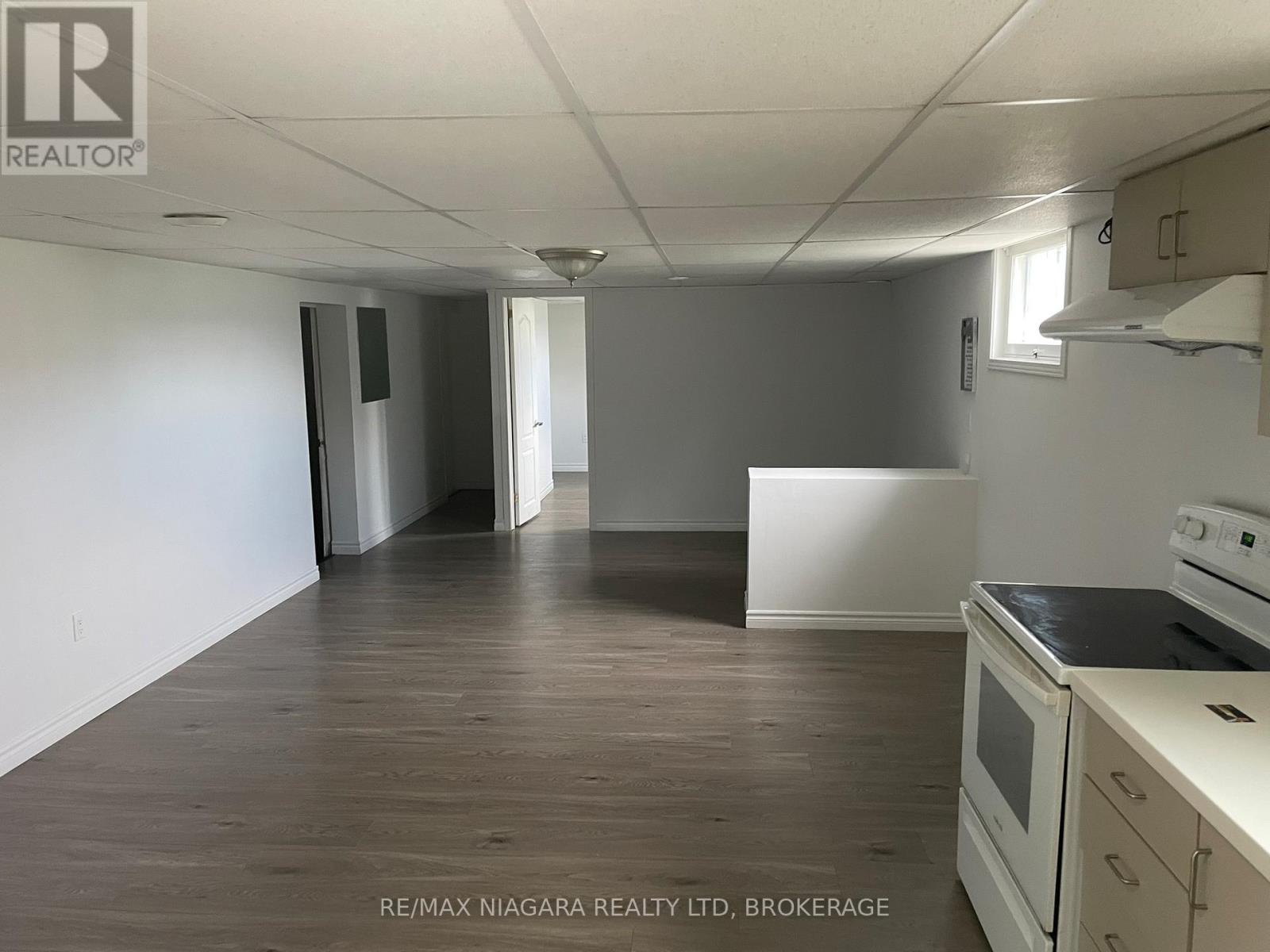 144 Wellington Street, Welland, Ontario  L3B 1B3 - Photo 2 - X12951826