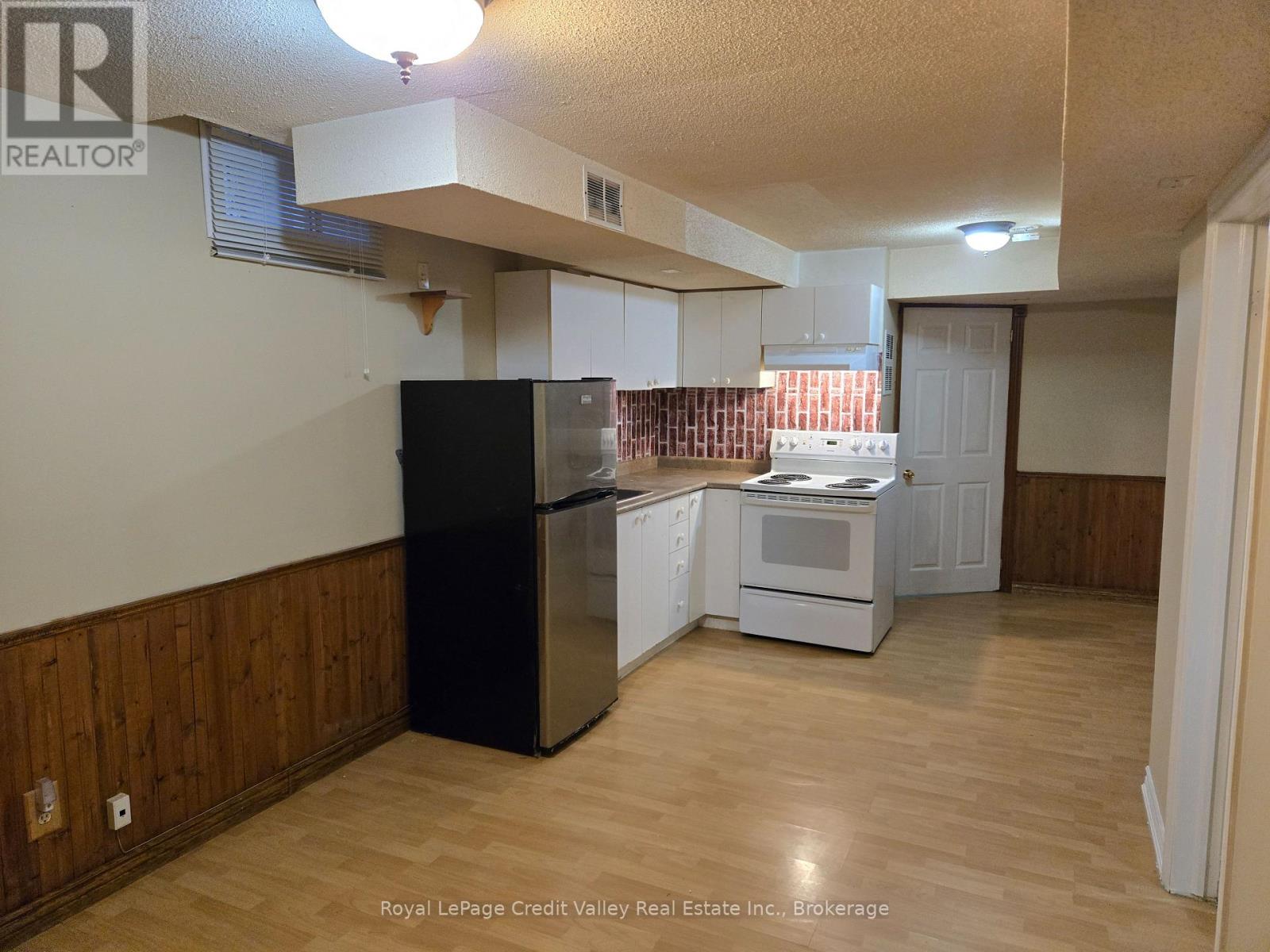 Bsmt - 15 Twin Pines Crescent, Brampton, Ontario  L7A 1M6 - Photo 2 - W12951854