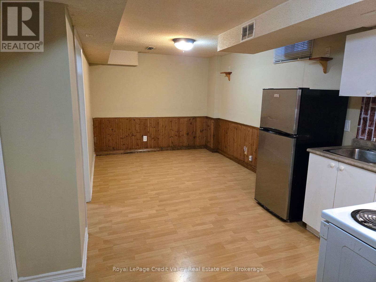 Bsmt - 15 Twin Pines Crescent, Brampton, Ontario  L7A 1M6 - Photo 3 - W12951854