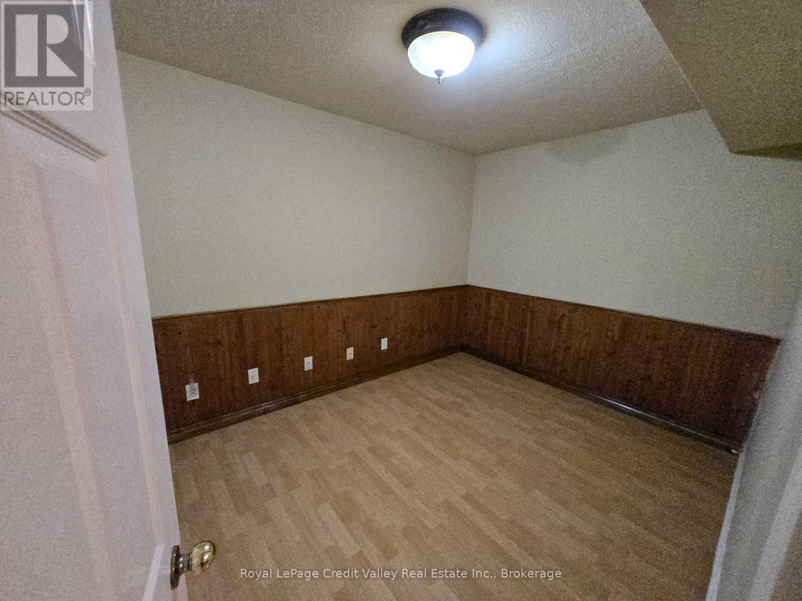 Bsmt - 15 Twin Pines Crescent, Brampton, Ontario  L7A 1M6 - Photo 5 - W12951854