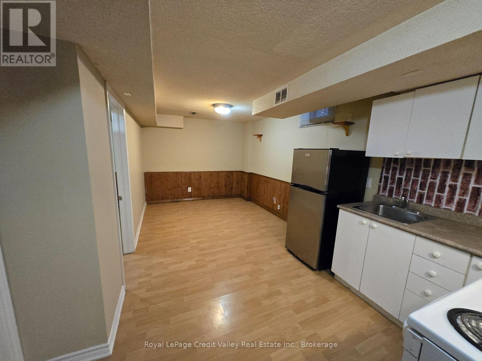 Bsmt - 15 Twin Pines Crescent, Brampton, Ontario  L7A 1M6 - Photo 7 - W12951854