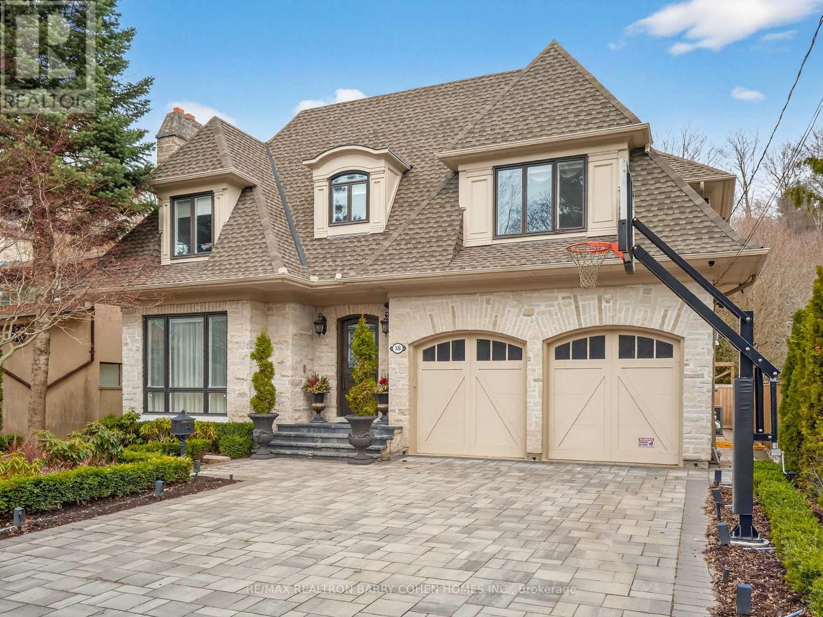 18 Brookfield Road, Toronto, Ontario  M2P 1A9 - Photo 2 - C12773406