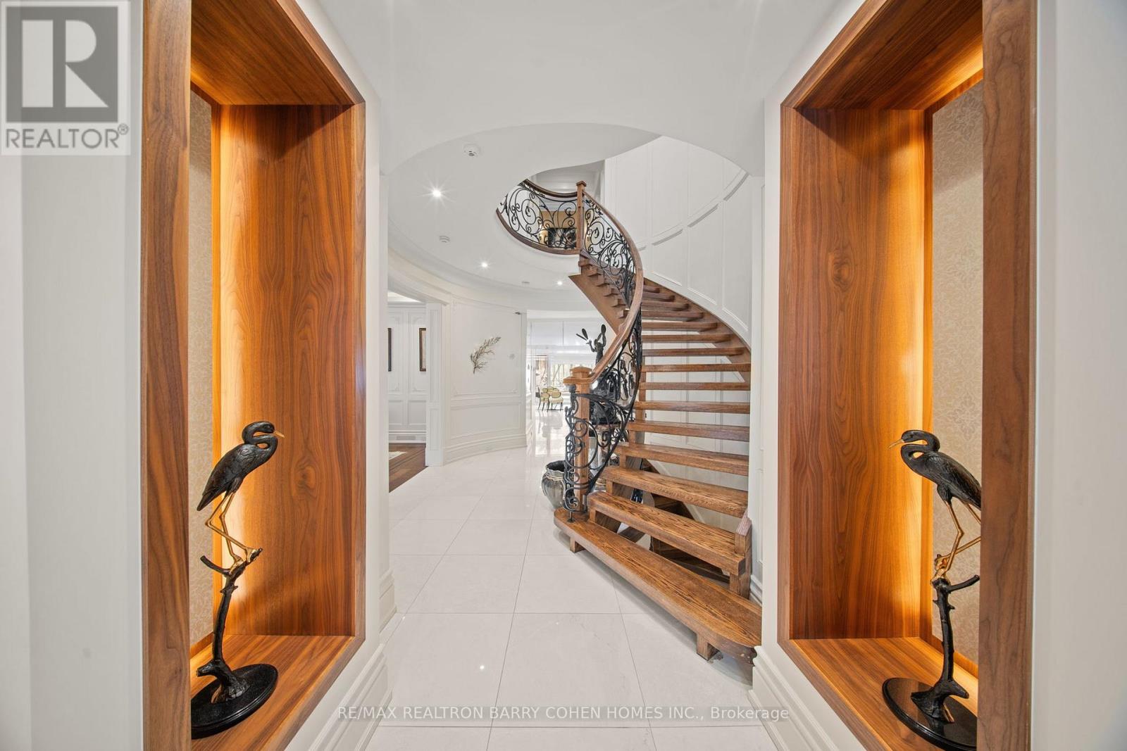 18 Brookfield Road, Toronto, Ontario  M2P 1A9 - Photo 4 - C12773406