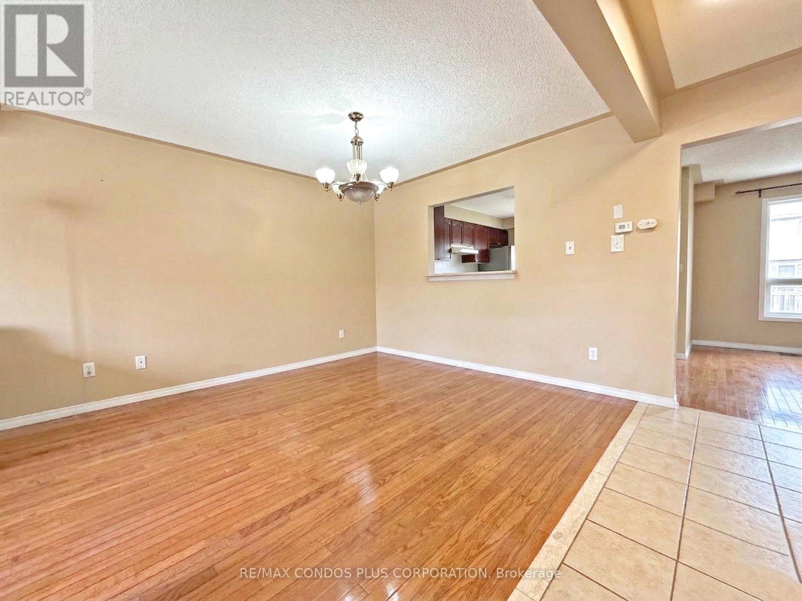 517 Ravenstone Crescent, Mississauga, Ontario  L5R 4A6 - Photo 6 - W12807886