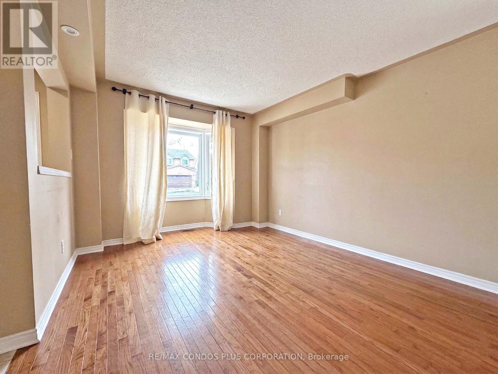 517 Ravenstone Crescent, Mississauga, Ontario  L5R 4A6 - Photo 3 - W12807886