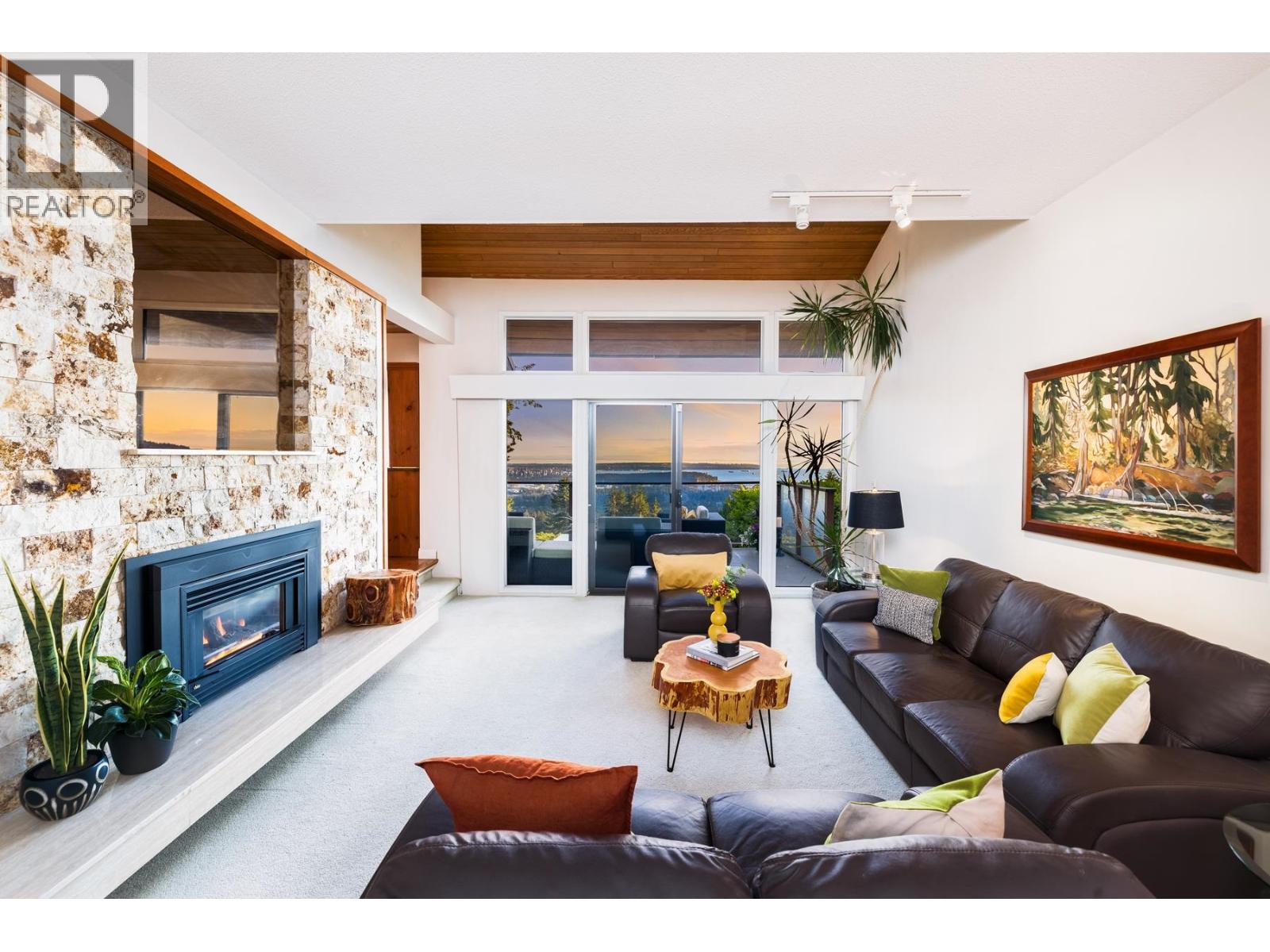 187 Rondoval Crescent, North Vancouver, British Columbia  V7N 2W6 - Photo 6 - R3106414