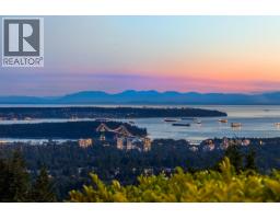 187 RONDOVAL CRESCENT, North Vancouver, British Columbia