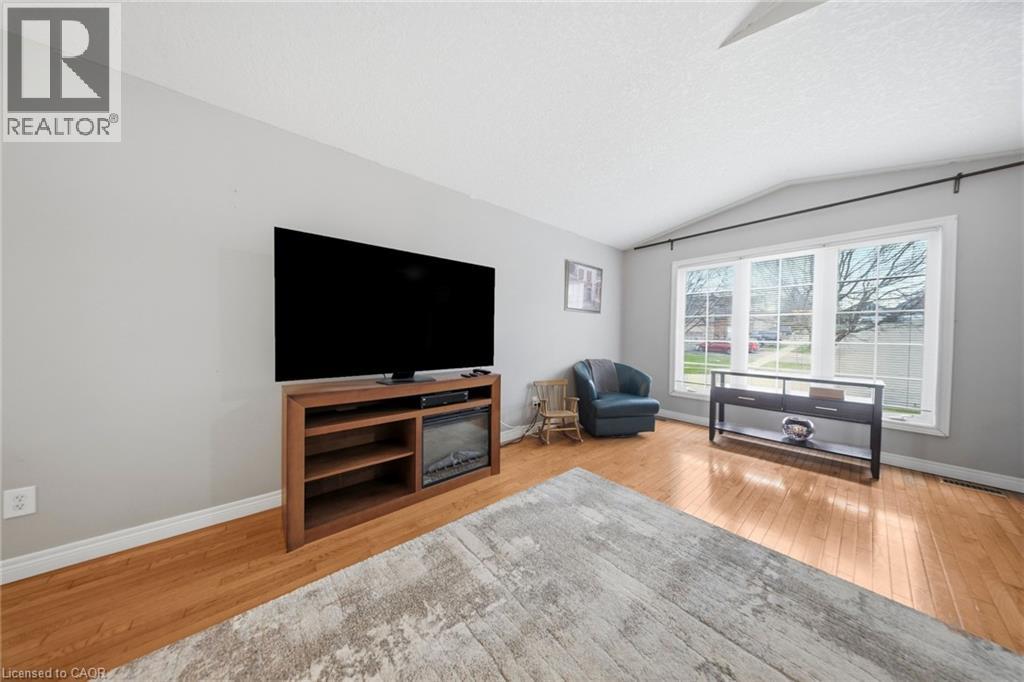 858 Stonegate Drive, Woodstock, Ontario  N4V 1G4 - Photo 3 - 40816159