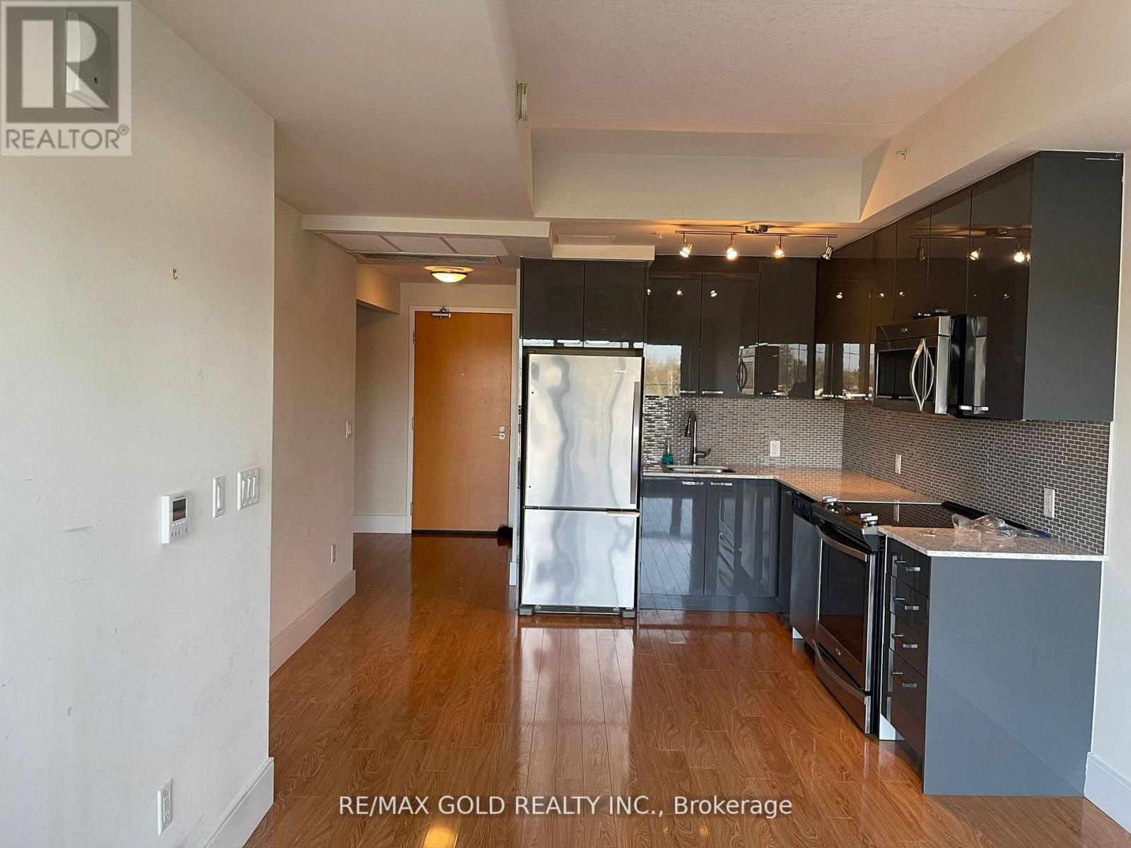 155 St. Leger Street, Kitchener, Ontario  N2H 0B9 - Photo 6 - X12947532