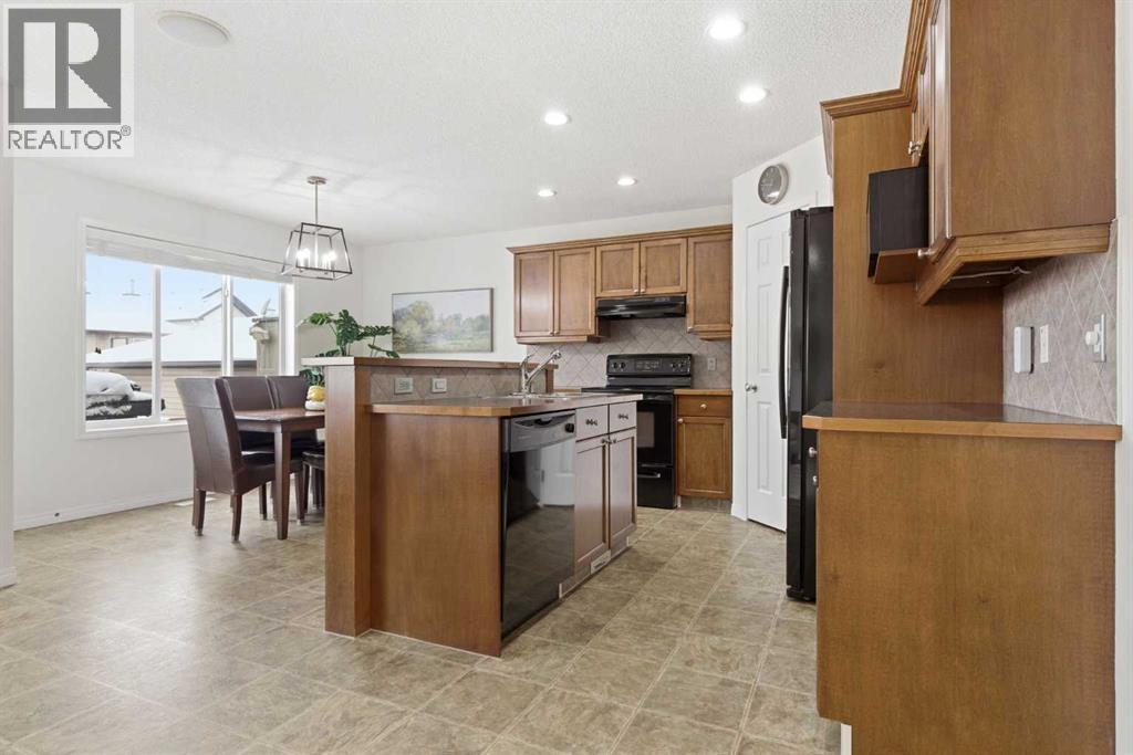 107 Cimarron Grove Circle, Okotoks, Alberta  T1S 2L9 - Photo 4 - A2294347