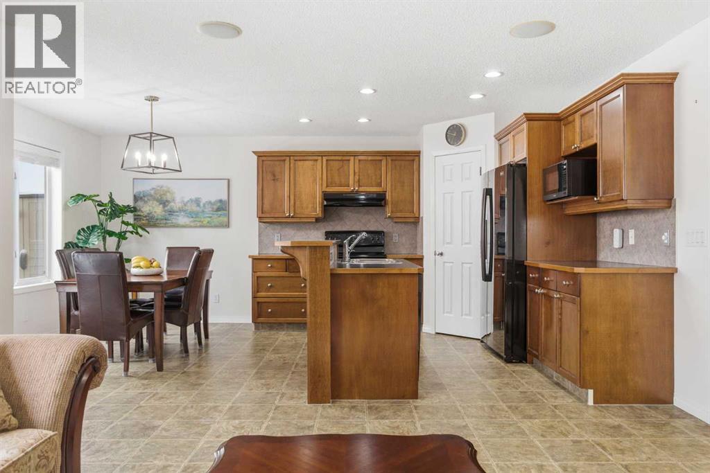 107 Cimarron Grove Circle, Okotoks, Alberta  T1S 2L9 - Photo 3 - A2294347