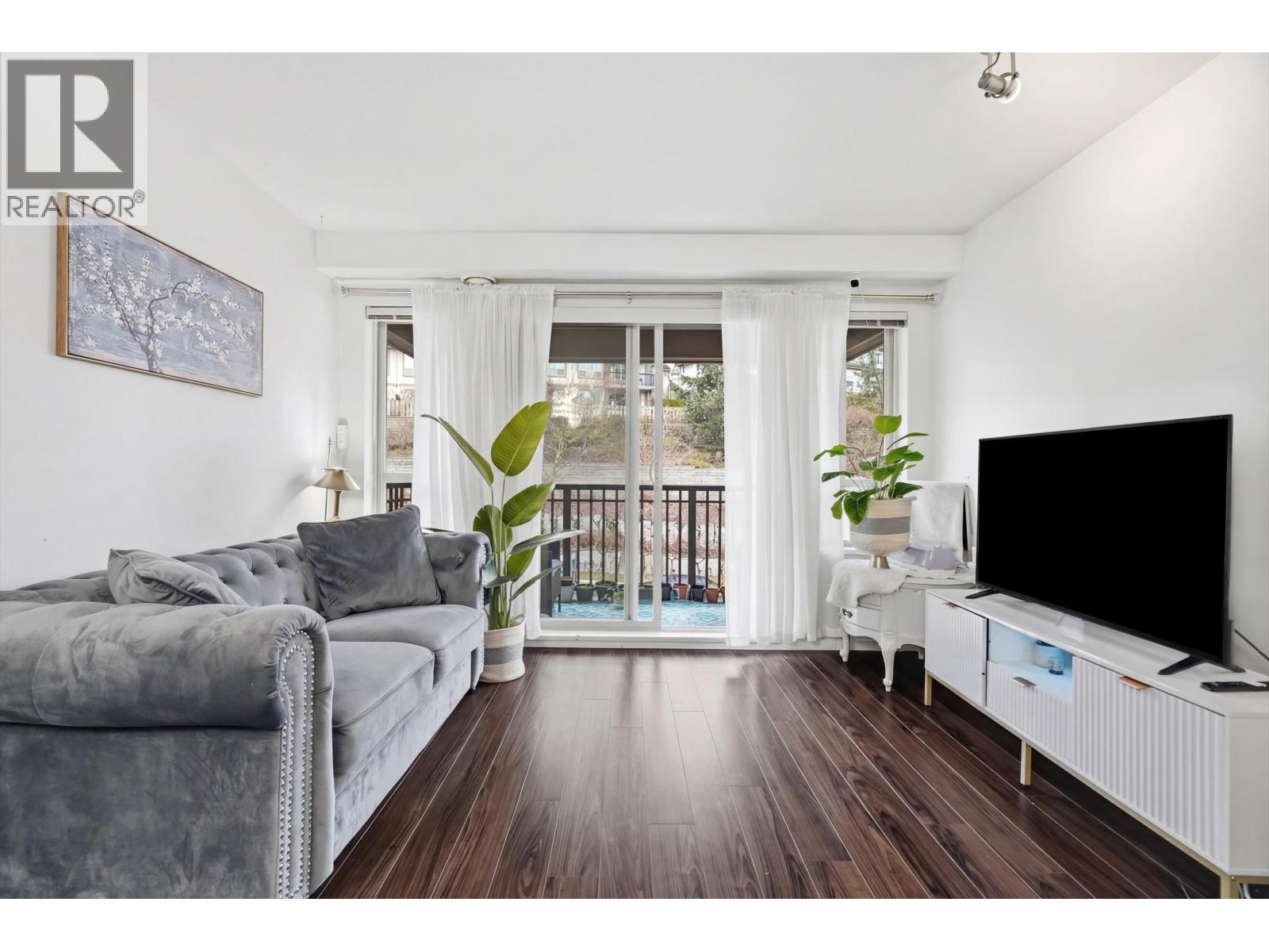 401 3178 Dayanee Springs Boulevard, Coquitlam, British Columbia  V3E 0B9 - Photo 2 - R3106161