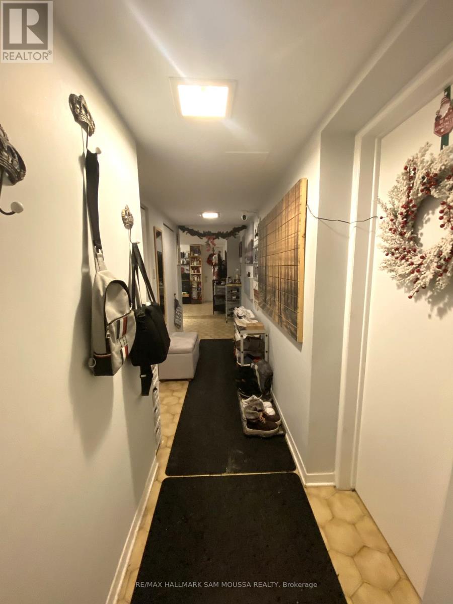 1 - 232 Cooper Street, Ottawa, Ontario  K2P 0G4 - Photo 2 - X12890784