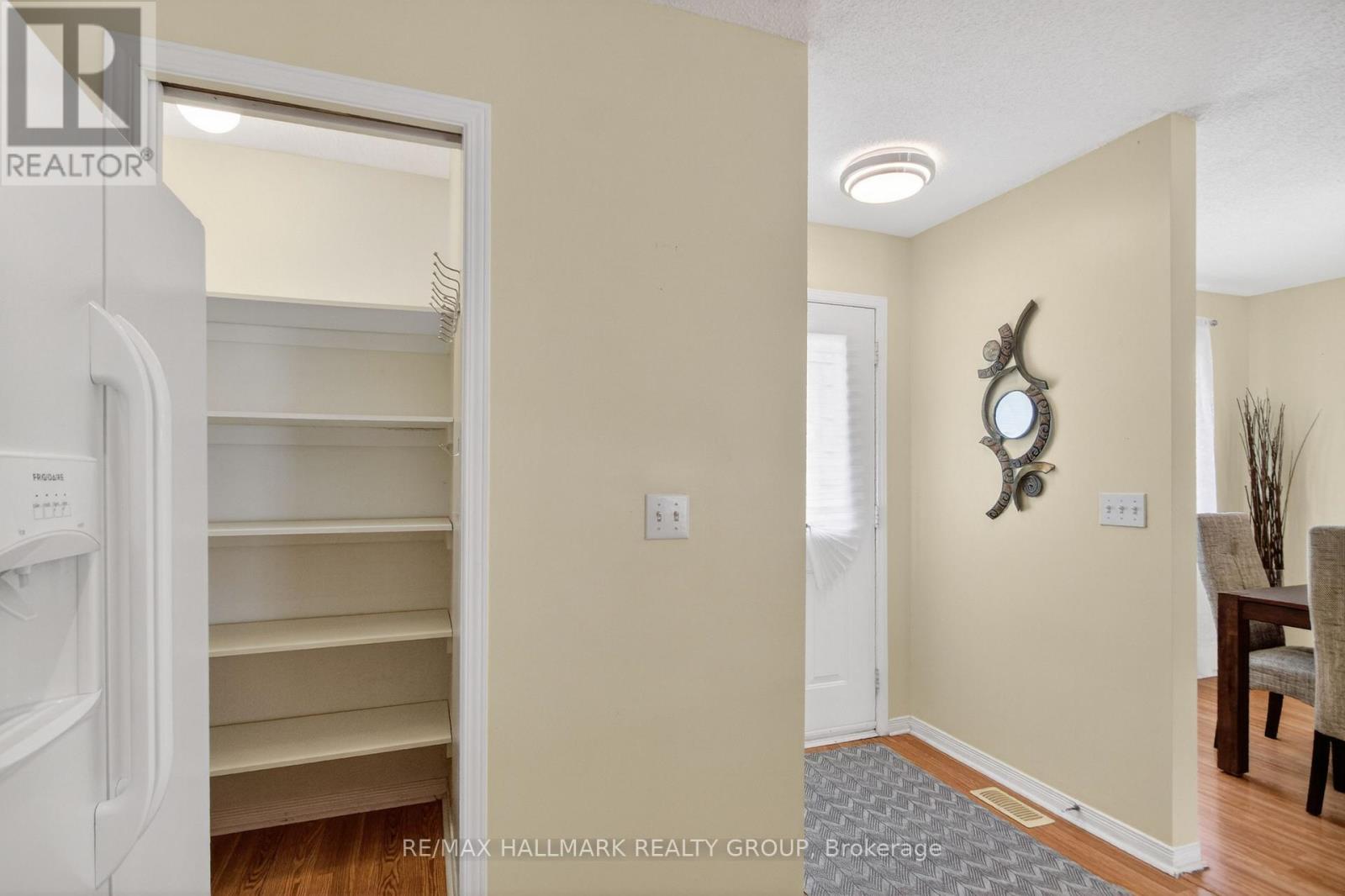 3 Daphne Crescent, Ottawa, Ontario  K2S 1Y1 - Photo 11 - X12942148