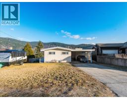3613 9th Avenue, Castlegar, British Columbia