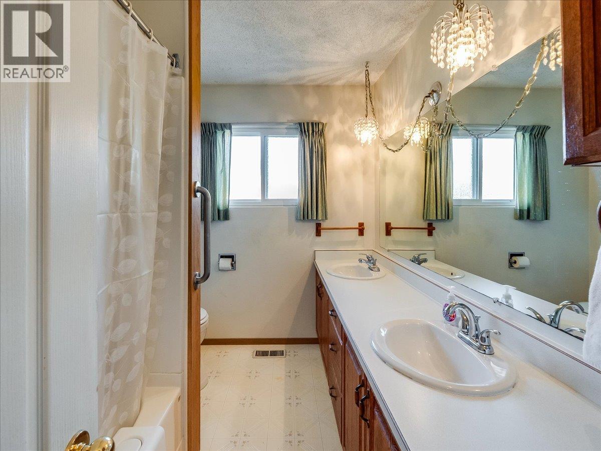 3613 9th Avenue, Castlegar, British Columbia  V1N 2Z6 - Photo 24 - 10375920