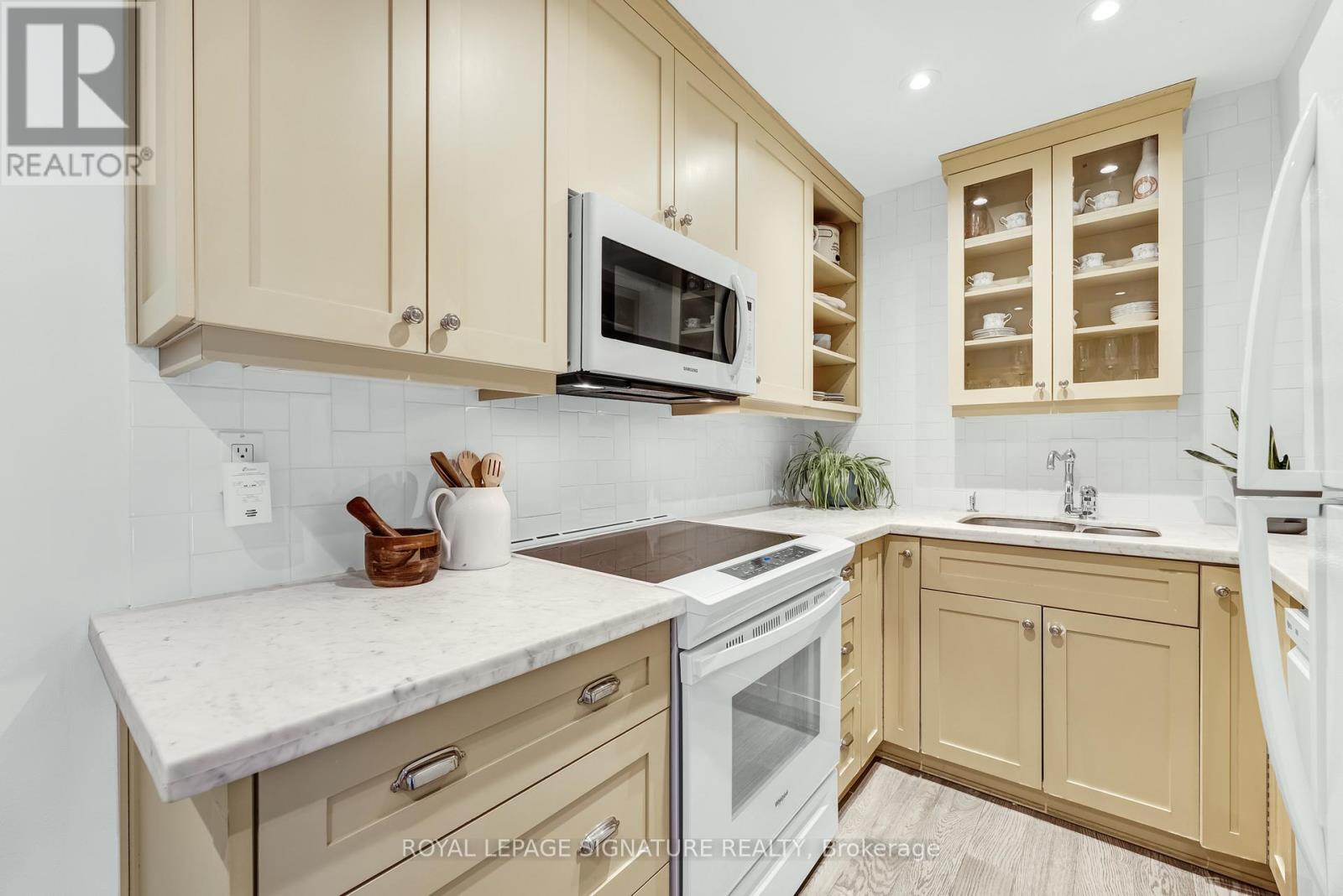 34 Sugar Millway, Toronto, Ontario  M2L 1R6 - Photo 11 - C12951774