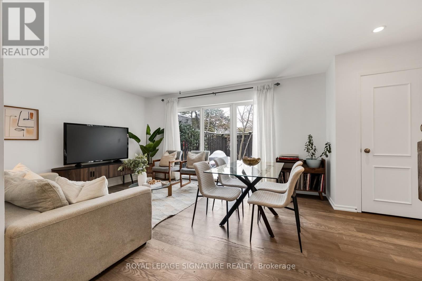 34 Sugar Millway, Toronto, Ontario  M2L 1R6 - Photo 7 - C12951774