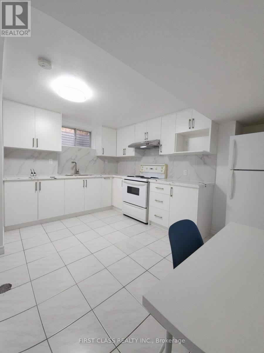 27 Macklingate Court, Toronto, Ontario  M1V 1A2 - Photo 3 - E12951768