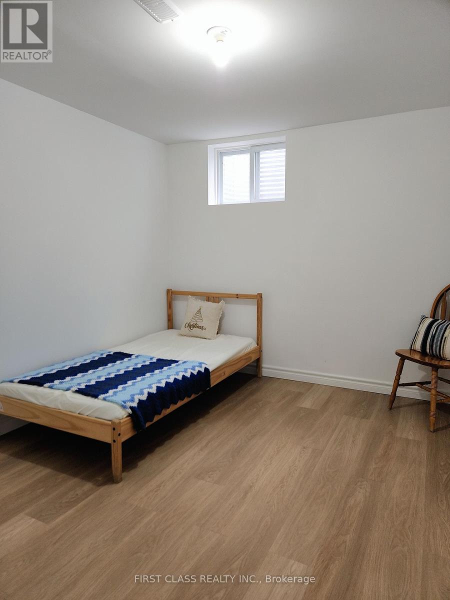 27 Macklingate Court, Toronto, Ontario  M1V 1A2 - Photo 4 - E12951768