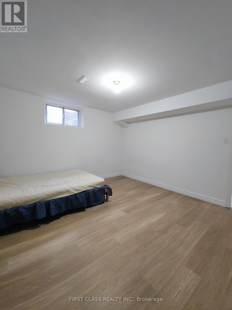 27 Macklingate Court, Toronto, Ontario  M1V 1A2 - Photo 7 - E12951768