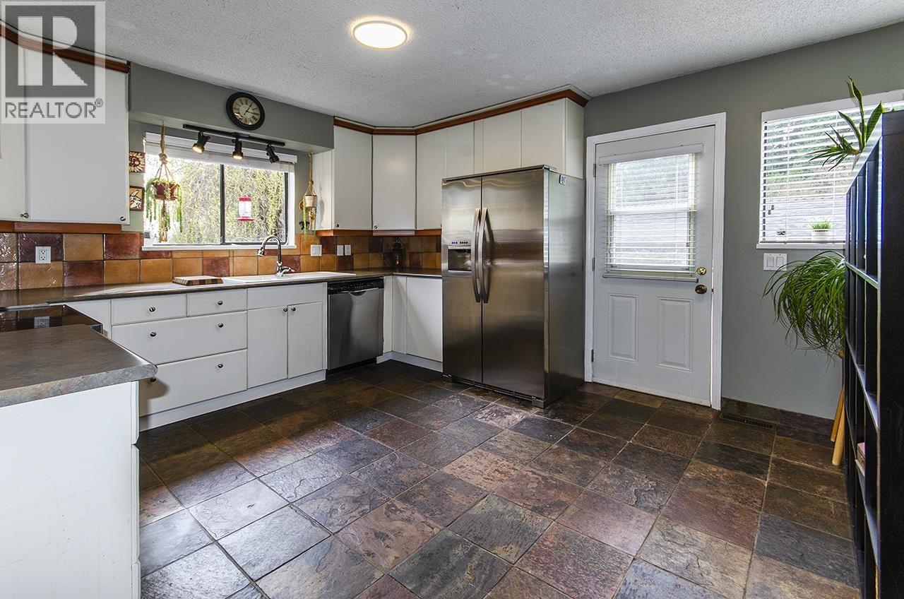 343 Dartmoor Drive, Coquitlam, British Columbia  V3K 5R6 - Photo 6 - R3106122